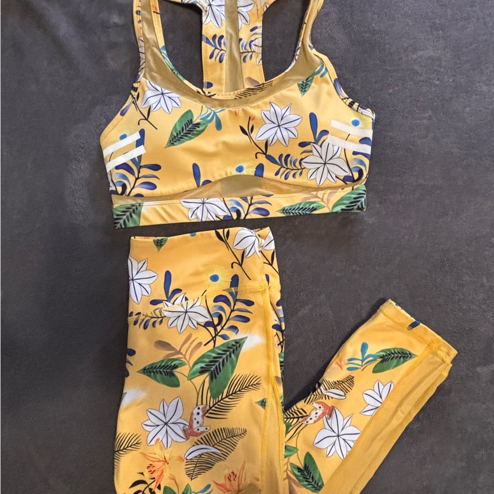 Zyia Active light an tight yellow floral leggings with matching sports bra.